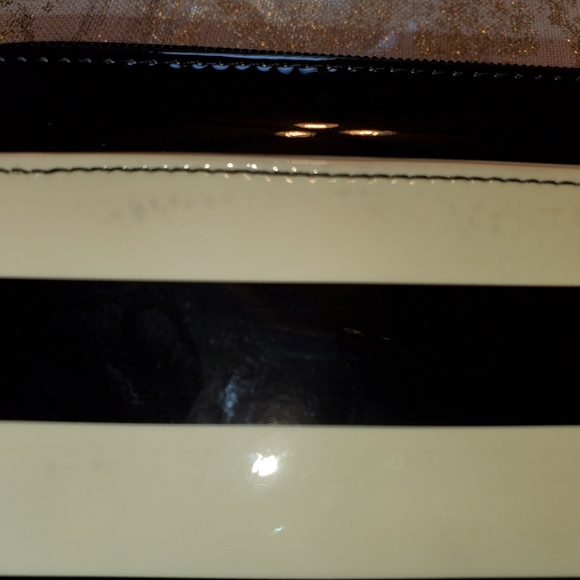 Kate Spade Penn Valley Neha Wallet - Picture 10 of 13